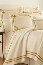 Elegantly Mustard / Off-White Bedsheet Set