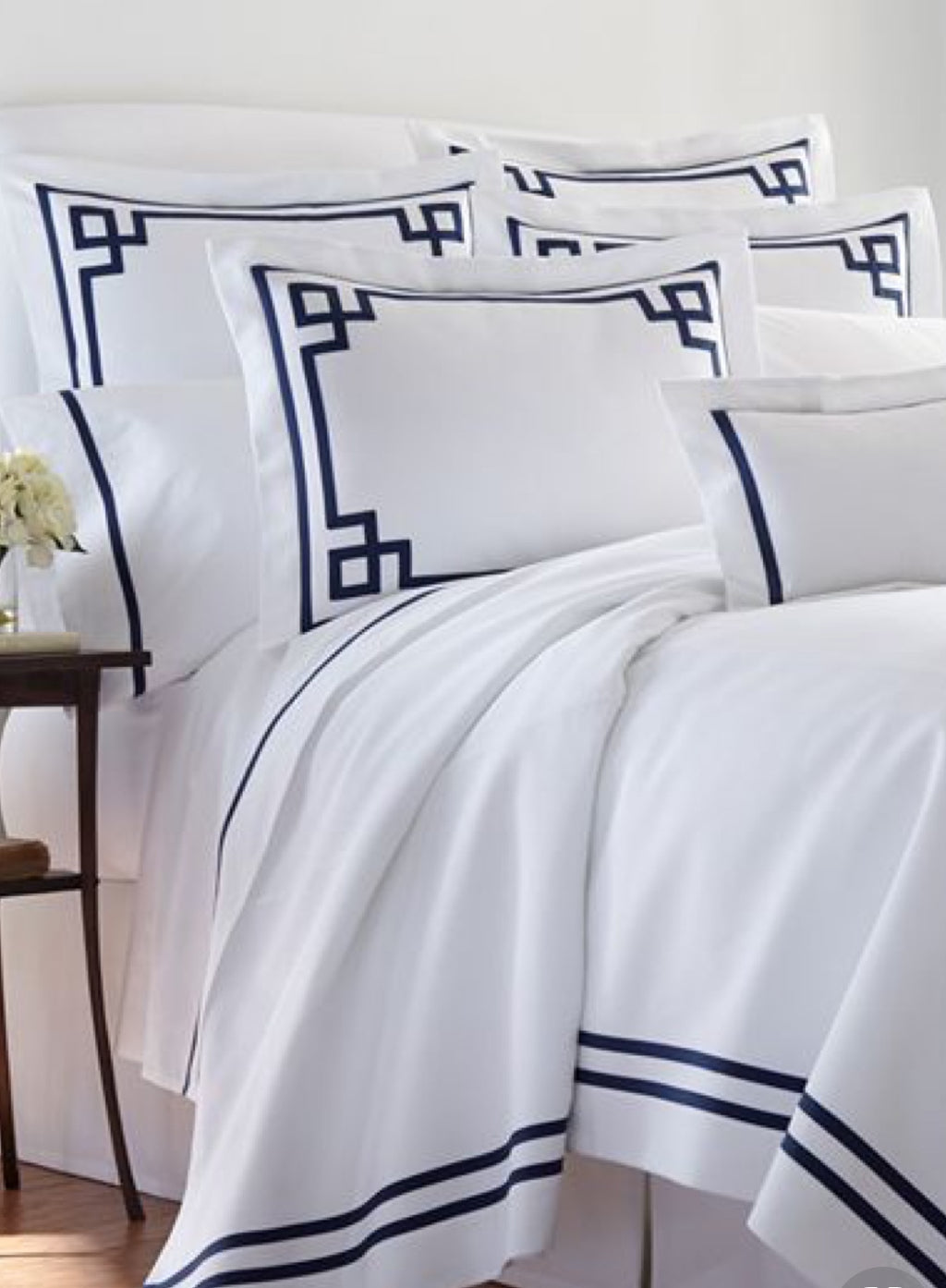 Elegantly Navy /White Bedsheet Set
